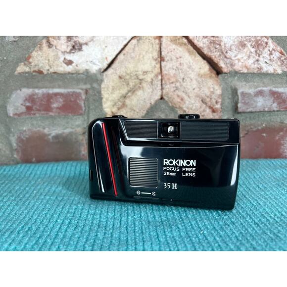 Rikinon 35mm Focus free Camera - Picture 2 of 8